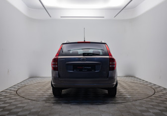 Подержанный автомобиль Kia Ceed Wagon 2008 года (6 фото)