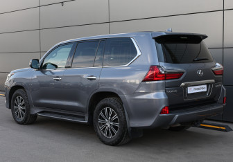 Подержанный автомобиль Lexus LX 2019 года (7 фото)