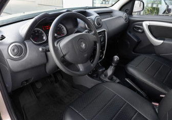 Подержанный автомобиль Renault Duster 2012 года (14 фото)