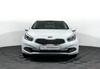 Подержанный автомобиль Kia Ceed Hatchback 2014 года (2 фото)