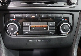 Подержанный автомобиль Volkswagen Golf Hatchback 2012 года (19 фото)