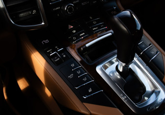 Подержанный автомобиль Porsche Cayenne 2013 года (18 фото)