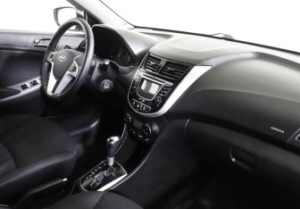 Подержанный автомобиль Hyundai Solaris Hatchback 2012 года (5 фото)