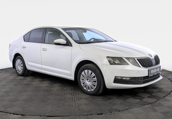 Подержанный автомобиль Skoda Octavia Liftback 2019 года (3 фото)