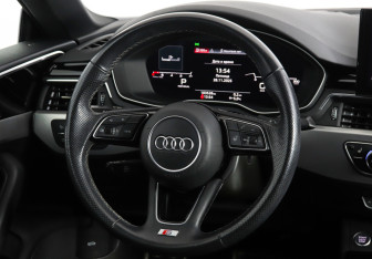 Подержанный автомобиль Audi A5 Liftback 2021 года (15 фото)
