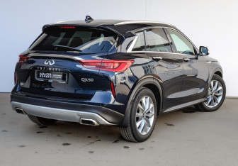 Подержанный автомобиль Infiniti QX50 2021 года (5 фото)