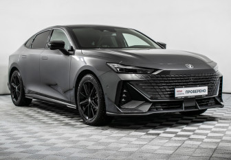 Подержанный автомобиль Changan UNI-V 2023 года (3 фото)