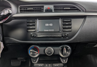 Подержанный автомобиль Kia Rio Hatchback 2020 года (17 фото)