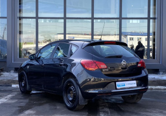 Подержанный автомобиль Opel Astra Hatchback 2014 года (7 фото)