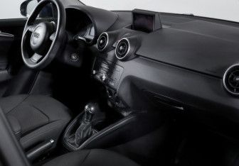 Подержанный автомобиль Audi A1 2014 года (9 фото)
