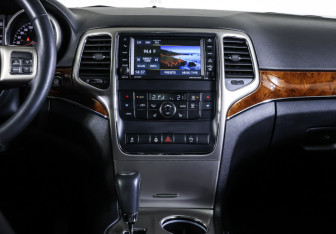 Подержанный автомобиль Jeep Grand Cherokee 2012 года (14 фото)