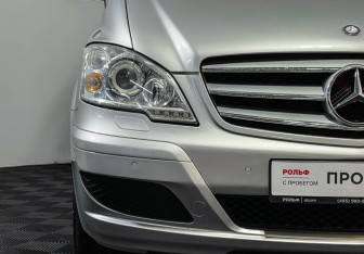 Подержанный автомобиль Mercedes-Benz Viano 2013 года (26 фото)