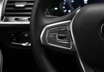 Подержанный автомобиль BMW X3 2017 года (12 фото)