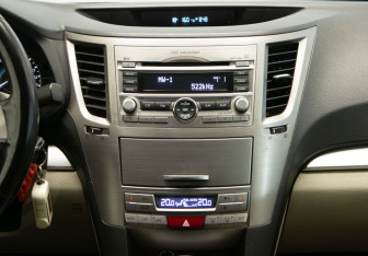 Подержанный автомобиль Subaru Legacy Sedan 2011 года (20 фото)