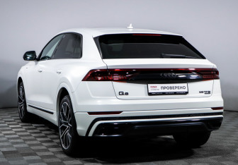 Подержанный автомобиль Audi Q8 2018 года (7 фото)