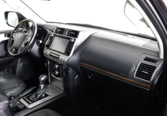 Подержанный автомобиль Toyota Land Cruiser Prado 2018 года (8 фото)