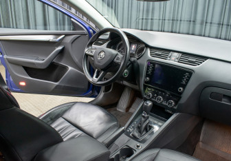 Подержанный автомобиль Skoda Octavia Liftback 2018 года (11 фото)