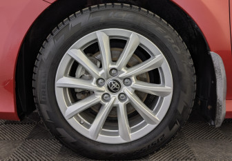 Подержанный автомобиль Toyota Camry Sedan 2021 года (12 фото)