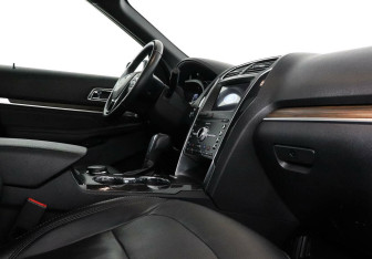 Подержанный автомобиль Ford Explorer 2019 года (6 фото)