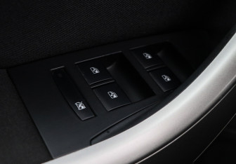 Подержанный автомобиль Opel Astra Hatchback 2011 года (15 фото)