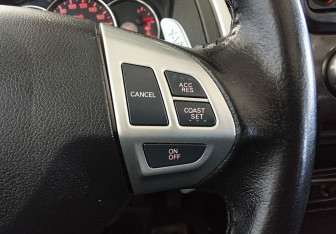 Подержанный автомобиль Mitsubishi Pajero Sport 2014 года (15 фото)