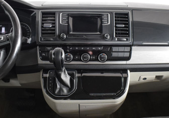 Подержанный автомобиль Volkswagen Multivan 2015 года (8 фото)