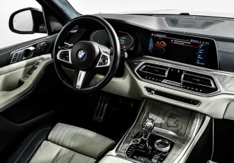 Подержанный автомобиль BMW X7 2019 года (9 фото)
