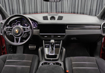 Подержанный автомобиль Porsche Cayenne 2021 года (14 фото)