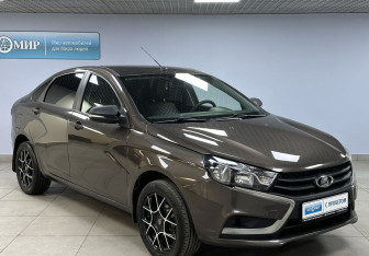 Подержанный автомобиль LADA (ВАЗ) Vesta Sedan 2018 года (3 фото)