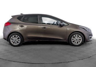 Подержанный автомобиль Kia Ceed Hatchback 2017 года (4 фото)