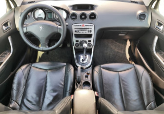 Подержанный автомобиль Peugeot 308 Hatchback 2008 года (10 фото)