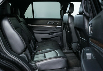 Подержанный автомобиль Ford Explorer 2019 года (16 фото)