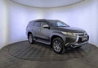 Подержанный автомобиль Mitsubishi Pajero Sport 2018 года (3 фото)