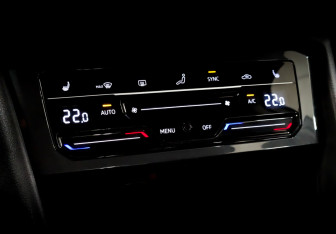 Подержанный автомобиль Volkswagen Tiguan 2021 года (24 фото)