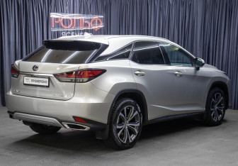 Подержанный автомобиль Lexus RX 2022 года (5 фото)