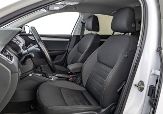 Подержанный автомобиль Skoda Octavia Liftback 2020 года (20 фото)