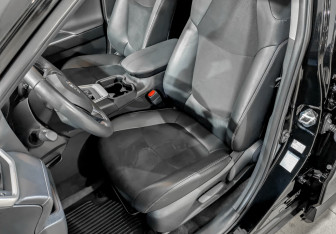 Подержанный автомобиль Toyota RAV4 2021 года (20 фото)