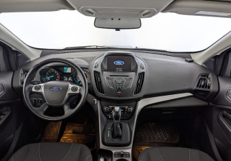 Подержанный автомобиль Ford Kuga 2016 года (14 фото)