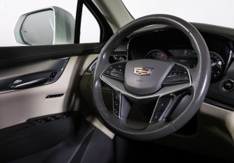 Подержанный автомобиль Cadillac XT5 2020 года (13 фото)