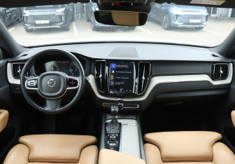 Подержанный автомобиль Volvo XC60 2020 года (12 фото)