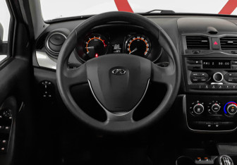 Подержанный автомобиль LADA (ВАЗ) Granta Liftback 2019 года (11 фото)