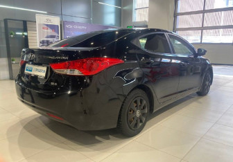 Подержанный автомобиль Hyundai Elantra Sedan 2012 года (4 фото)