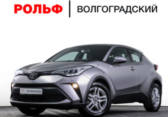 Подержанный автомобиль Toyota C-HR 2019 года (21 фото)