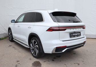 Подержанный автомобиль Geely Monjaro 2023 года (6 фото)