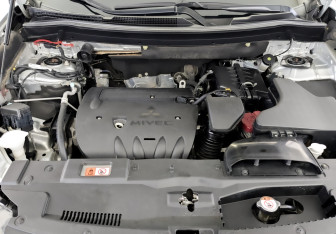 Подержанный автомобиль Mitsubishi Outlander 2019 года (9 фото)