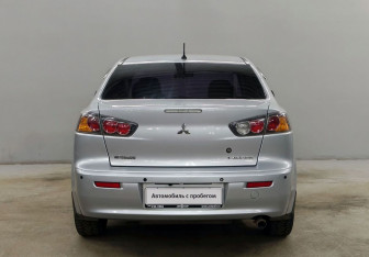 Подержанный автомобиль Mitsubishi Lancer Sedan 2011 года (6 фото)