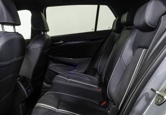 Подержанный автомобиль Volkswagen Golf Hatchback 2021 года (13 фото)