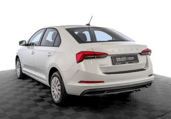 Подержанный автомобиль Skoda Rapid Liftback 2021 года (7 фото)