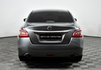 Подержанный автомобиль Nissan Teana 2015 года (6 фото)
