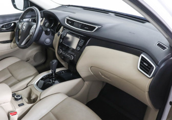 Подержанный автомобиль Nissan X-Trail 2018 года (10 фото)